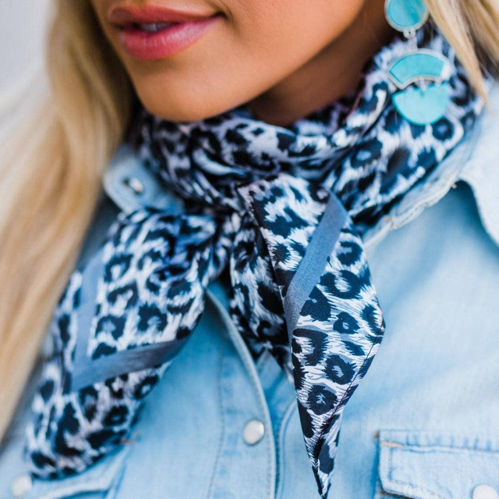 35X35"   Snow Leopard Wild Rag/Scarf WR167