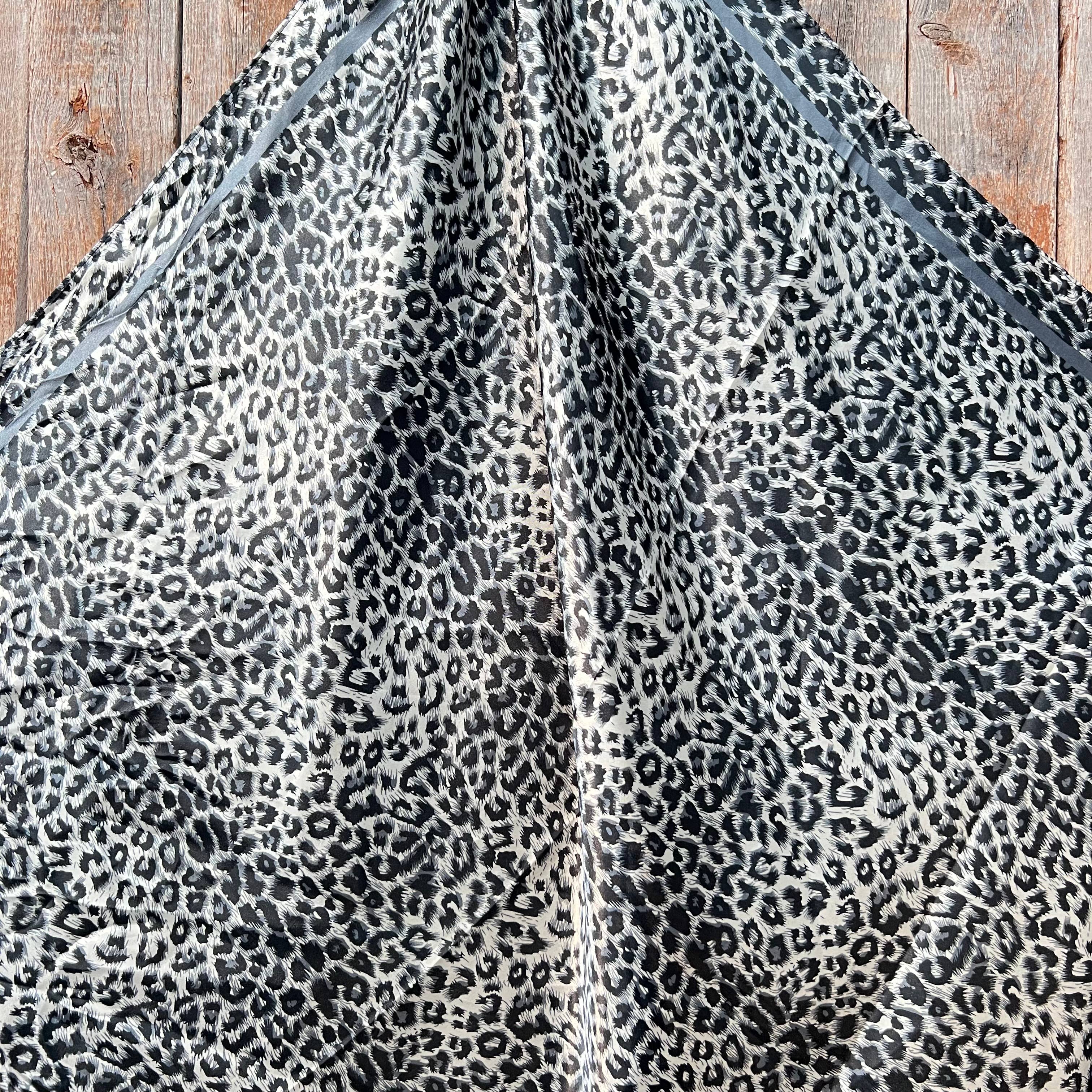 35X35"   Snow Leopard Wild Rag/Scarf WR167